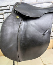 Load image into Gallery viewer, 18” 28 (MN) Stubben Siegfried C.S. Jump Saddle - Brown