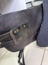 Load image into Gallery viewer, 17 1/2” Wide Orthoflex Panel Saddle - Black