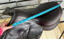Load image into Gallery viewer, 17” MW Voltaire Lexington Monoflap Jump Saddle -2021- Brown