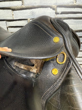 Load image into Gallery viewer, 17” MW Henri De Rivel Jump Saddle - Black