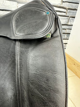 Load image into Gallery viewer, 18” Medium Stubben Scandica VSD Saddle - Black