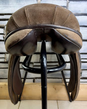 Load image into Gallery viewer, 18” XW Olney (Fylde Marjory) Suede Show/Working Hunter Saddle -Brown- Suede Top