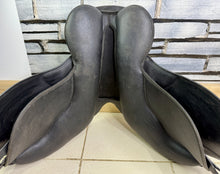 Load image into Gallery viewer, 17 1/2” XW Thorowgood Griffin Standard GP Saddle - Black