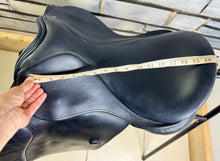 Load image into Gallery viewer, 17” XXW Hoop Tree Manor Cob GP Saddle - Black - Extra Wide - 4 Straps