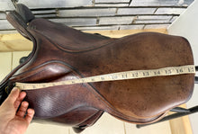Load image into Gallery viewer, 17 1/2” Wide Paramount Monoflap Jump Saddle - Brown