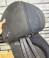 Load image into Gallery viewer, 17” XW/Changeable Gullet Wintec GP Saddle - Black