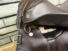 Load image into Gallery viewer, 16 1/2” Wide Sandringham Cob GP Saddle - Brown - English Leather