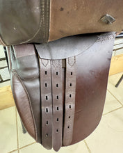 Load image into Gallery viewer, 15” XW English Hoop Tree WH Pony  Show Saddle - Brown