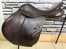 Load image into Gallery viewer, 17 1/2” Medium Albion K2 Jump Saddle - Brown