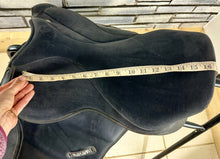 Load image into Gallery viewer, 17” XW Thorowgood Maxam Cob GP Saddle - Black