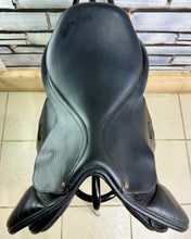 Load image into Gallery viewer, 17” Medium/Changeable Gullet Bates Caprilli Jump Saddle - Black