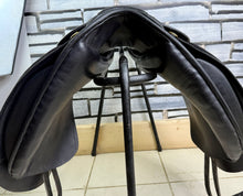Load image into Gallery viewer, 16 1/2” XW Kes English Dressage Saddle - Black
