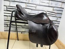 Load image into Gallery viewer, 17 1/2” Medium Albion Kontrol Forward Flap Jump Saddle - Brown