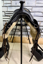 Load image into Gallery viewer, 16” Treeless Leather Western Saddle - Fit Any Width - Black