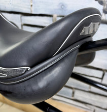 Load image into Gallery viewer, 15” - 15 1/2” MW Whitaker Junior Pro Jump Saddle - Black - Full Leather - Heat Adjustable