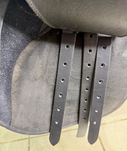 Load image into Gallery viewer, 17 1/2” Wide/Changeable Gullet Wintec GP Saddle - Black - Flocked - Lightweight