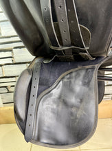 Load image into Gallery viewer, 17” XW Thorowgood Griffin Cob GP Saddle - Black - Extra Wide - Flat Tree - 4 Straps