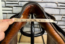 Load image into Gallery viewer, 17 1/2” 30.5/MW Stubben Parzival WH Saddle -Brown- Show Hack/ROR