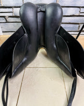 Load image into Gallery viewer, 17 1/2” Wide Ideal/Batchelors Suzannah Dressage Saddle - Black