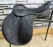 Load image into Gallery viewer, 17” Narrow Thorowgood Griffen High Wither GP Saddle-Black