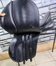 Load image into Gallery viewer, 16 1/2” MW/Changeable Gullet Bates Caprilli GP Saddle - Black - Adult Size Flap - with Cair