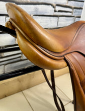 Load image into Gallery viewer, 17” Wide Butet Monoflap Cross Country Jump Saddle - Brown/Tan