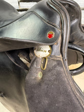 Load image into Gallery viewer, 17 1/2” Medium Albion Legend Jump Saddle - Black