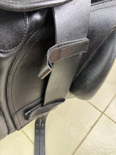 Load image into Gallery viewer, 17” MW GZS Para/RDA/Learner Saddle - Black