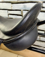 Load image into Gallery viewer, 17” MW-Wide Symmonds Cambridge GP Saddle - Black - Flat Tree - Suit a Connie or Cob