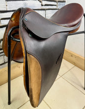 Load image into Gallery viewer, 17 1/2” 32/Wide Stubben Tristan Show/Working Hunter Saddle - Brown - Lightly Used