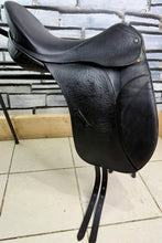 Load image into Gallery viewer, 17” Medium Albion Lux Dressage Saddle - Brown