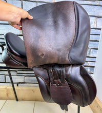 Load image into Gallery viewer, 17 1/2” MW Farrington Burford Event Saddle - Brown Buffalo