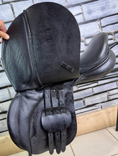 Load image into Gallery viewer, 16” Wide Santa Cruz Pony GP Saddle - Black