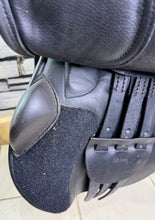 Load image into Gallery viewer, 17 1/2” MW Winners Circle GP Saddle - Black - High Wither - TB ROR