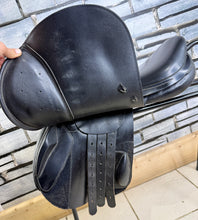 Load image into Gallery viewer, 16” Medium (33) Prestige John Whitaker Junior Pony Jumping Saddle - Black