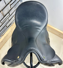 Load image into Gallery viewer, 17 1/2” Medium Ideal Suzannah Dressage Saddle - Black