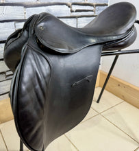 Load image into Gallery viewer, 18” Wide Jeffries Falcon Hawk Event Saddle - Black