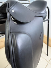 Load image into Gallery viewer, 15” Medium Leather Pony GP/Jump Saddle - Black - Point &amp; Balance Straps