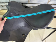 Load image into Gallery viewer, 17” XW/Changeable Gullet Wintec GP Saddle - Black