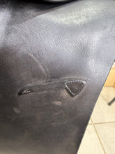 Load image into Gallery viewer, 17” Wide Jeffries Falcon Hawk Event Saddle - Black