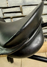 Load image into Gallery viewer, 17” Medium Kieffer Wien DL Dressage Saddle - Black