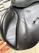 Load image into Gallery viewer, 17 1/2” Medium Albion Selecta GP Saddle -Black- Changeable Knee Pads