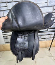 Load image into Gallery viewer, 16 1/2” Wide Thorowgood Maxam Cob GP Saddle - Black