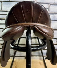 Load image into Gallery viewer, 14 1/2” Medium Farrington Small Pony GP Saddle - Brown