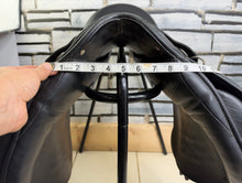 Load image into Gallery viewer, 17” MW-Wide Symmonds Cambridge GP Saddle - Black - Flat Tree - Suit a Connie or Cob