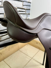 Load image into Gallery viewer, 17” MW/Changeable Gullet Wintec 500 VSD GP Saddle - Brown - Cair