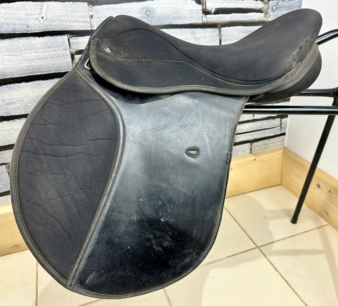 17” Wide Thorowgood Maxam GP Saddle - Black
