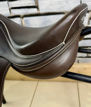 Load image into Gallery viewer, 16” M/Changeable Gullet Whitaker Barnsley Pony Jump Saddle - Brown