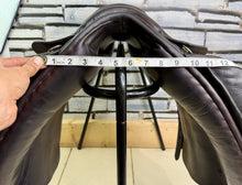 Load image into Gallery viewer, 17 1/2” XW Kruger WH/VSD Working Hunter Cob Saddle -Brown- Extra Wide 4xStraps