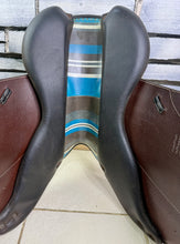 Load image into Gallery viewer, 17” XW Voltaire Lexington Monoflap Jump Saddle - Brown